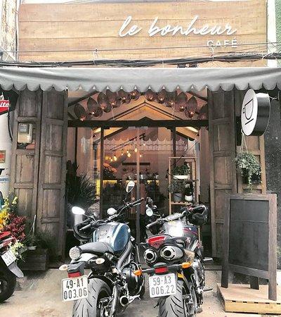 Le Bonheur Cafe